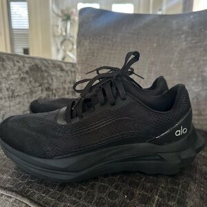 Alo Black Runner Sneakers Sz 8W 6.5M